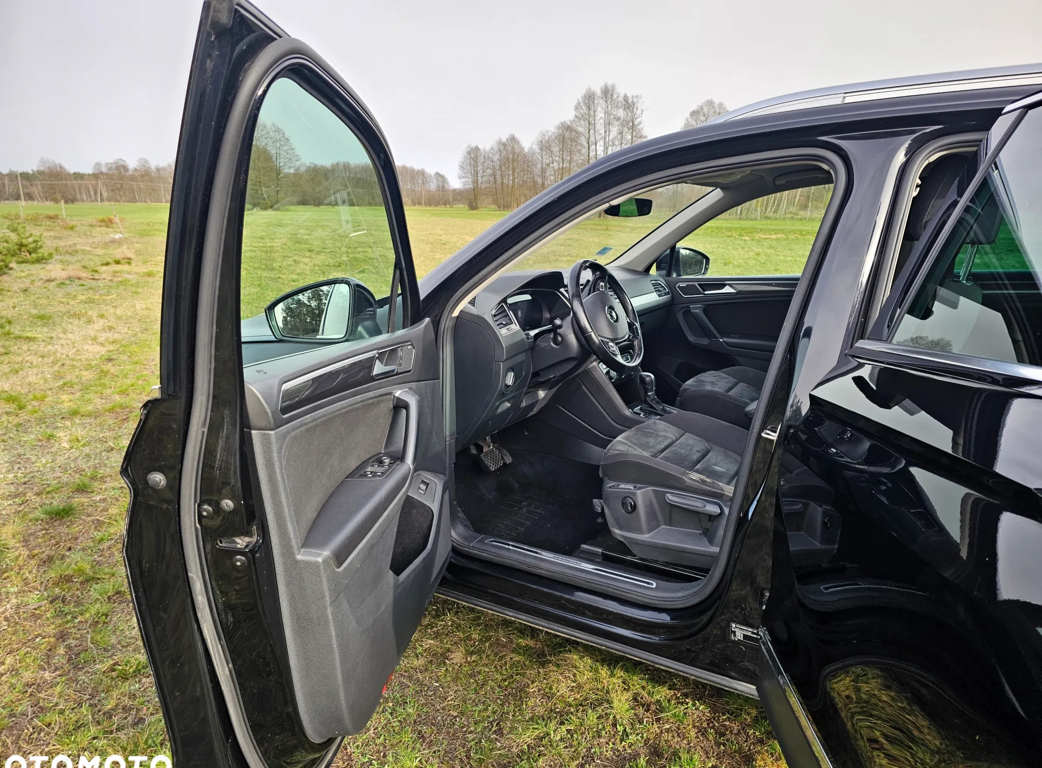 Volkswagen Tiguan cena 104550 przebieg: 180000, rok produkcji 2017 z Warszawa małe 232